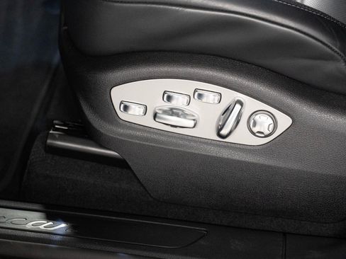 Certified 2026 Porsche Macan AWD/4WD image 11
