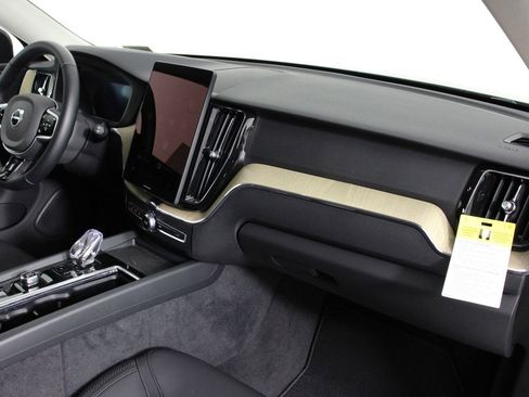 Certified 2026 Volvo XC60 B5 Plus AWD/4WD image 22