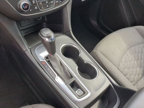 Used 2019 Chevrolet Equinox LT FWD image 18