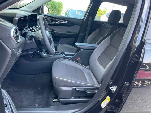 Used 2025 Chevrolet TrailBlazer LT w/ Driver Confidence Package AWD/4WD image 35