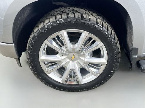 Used 2023 Chevrolet Silverado 1500 High Country w/ High Country Premium Package AWD/4WD image 8