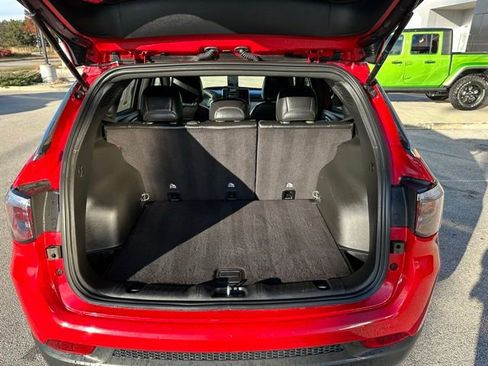 Used 2024 Jeep Compass Latitude image 10