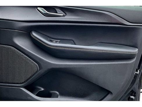 Used 2024 Jeep Grand Cherokee Laredo image 21