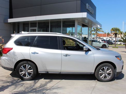 Used 2019 Nissan Pathfinder SL image 10