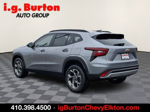 New 2026 Chevrolet Trax LT w/ LT Convenience Package FWD image 3