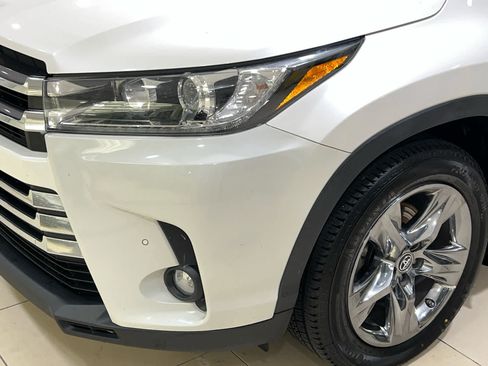 Used 2019 Toyota Highlander Limited Platinum w/ Carpet Mat Package (TMS) AWD/4WD image 4