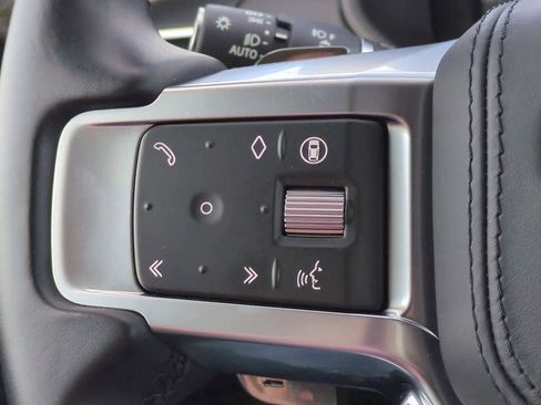 Used 2024 Land Rover Discovery Metropolitan Edition image 24