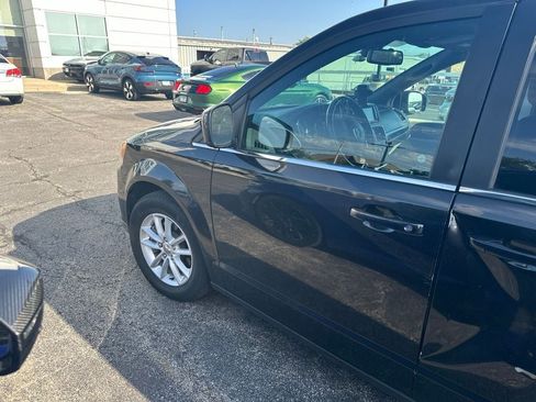Used 2019 Dodge Grand Caravan SXT FWD image 10