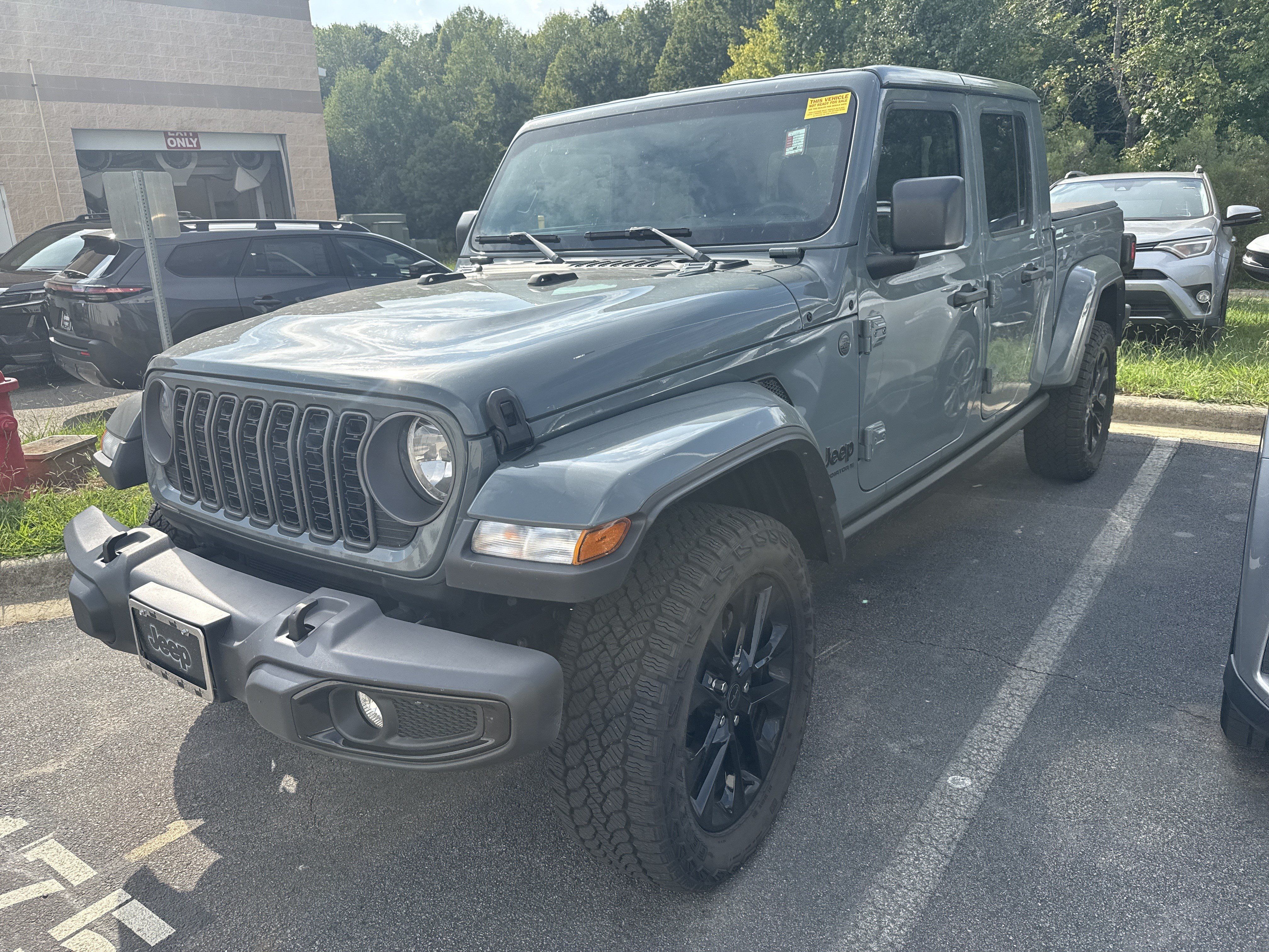 Used 2025 Jeep Gladiator Sport AWD/4WD image 5