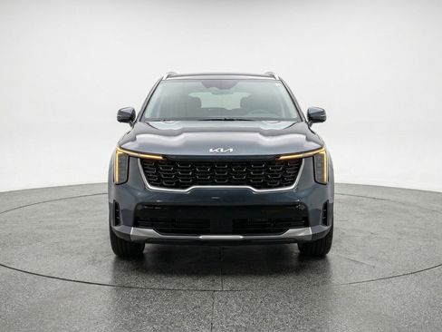 Used 2024 Kia Sorento S image 2