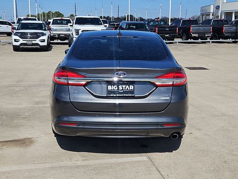 Used 2018 Ford Fusion SE w/ Fusion SE Technology Package image 5