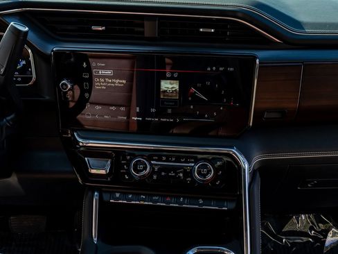 Used 2025 GMC Sierra 2500 Denali Ultimate image 24