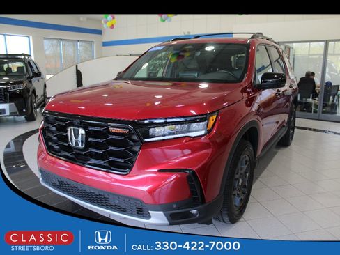 Certified 2025 Honda Pilot TrailSport image 1
