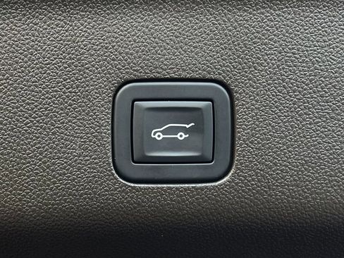 Used 2024 GMC Yukon XL Denali image 53