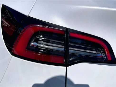 Used 2023 Tesla Model Y image 28