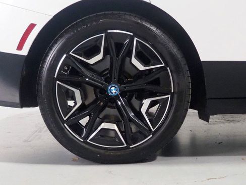 Used 2024 BMW iX xDrive50 w/ Premium Package AWD/4WD image 67