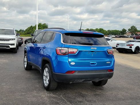 Used 2025 Jeep Compass Latitude AWD/4WD image 4