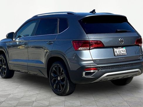 Used 2024 Volkswagen Taos SE w/ Panoramic Sunroof Package FWD image 4