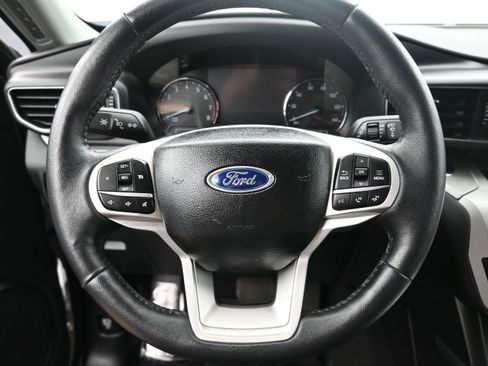 Used 2023 Ford Explorer XLT w/ Equipment Group 202A AWD/4WD image 13