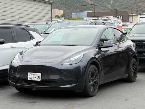 Used 2025 Tesla Model Y Long Range RWD image 2