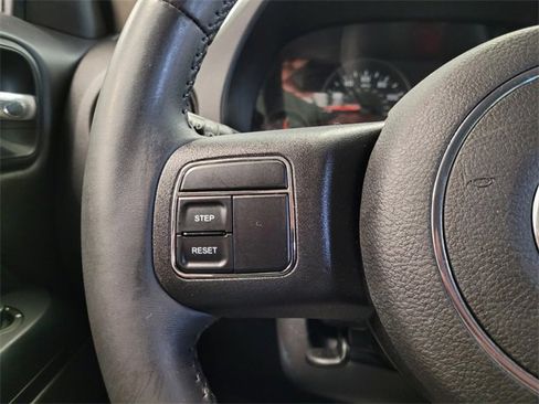 Used 2012 Jeep Patriot Latitude w/ Altitude Pkg image 21