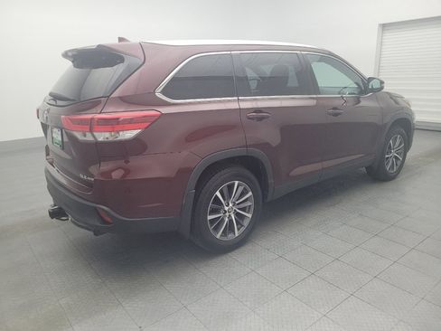 Used 2019 Toyota Highlander XLE image 10
