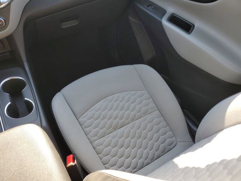 Used 2021 Chevrolet Equinox LS image 15