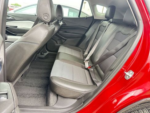 Used 2025 Chevrolet Trax LT image 37