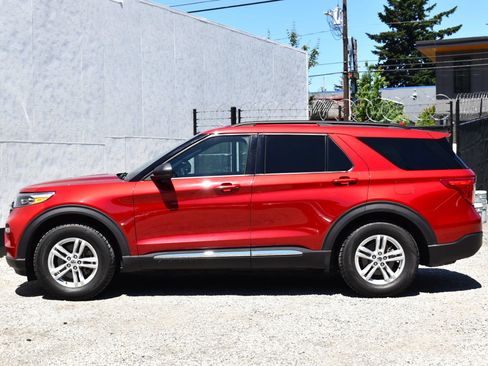 Used 2020 Ford Explorer XLT w/ Equipment Group 202A AWD/4WD image 60