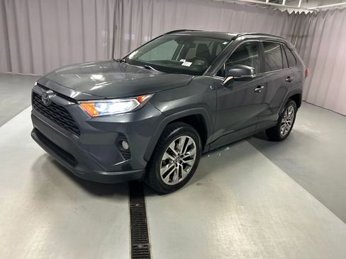 Used 2019 Toyota RAV4 XLE Premium w/ Cold Weather Package AWD/4WD image 3