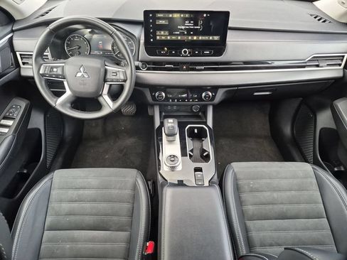 Used 2025 Mitsubishi Outlander SE FWD image 28