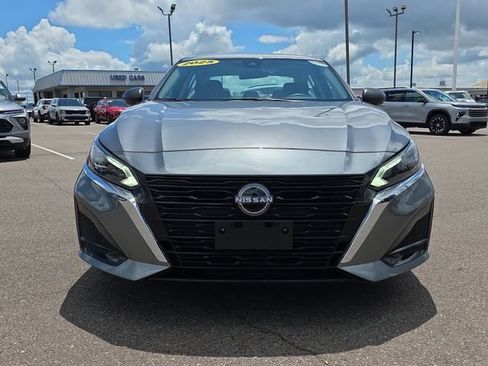 Used 2025 Nissan Altima 2.5 SV FWD image 8
