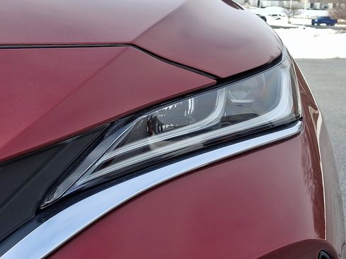 Certified 2022 Toyota Venza XLE image 10