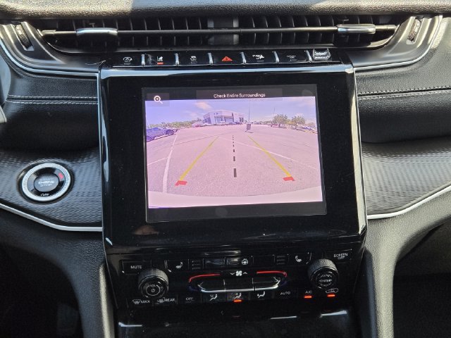 Used 2025 Jeep Grand Cherokee L Altitude AWD/4WD image 17