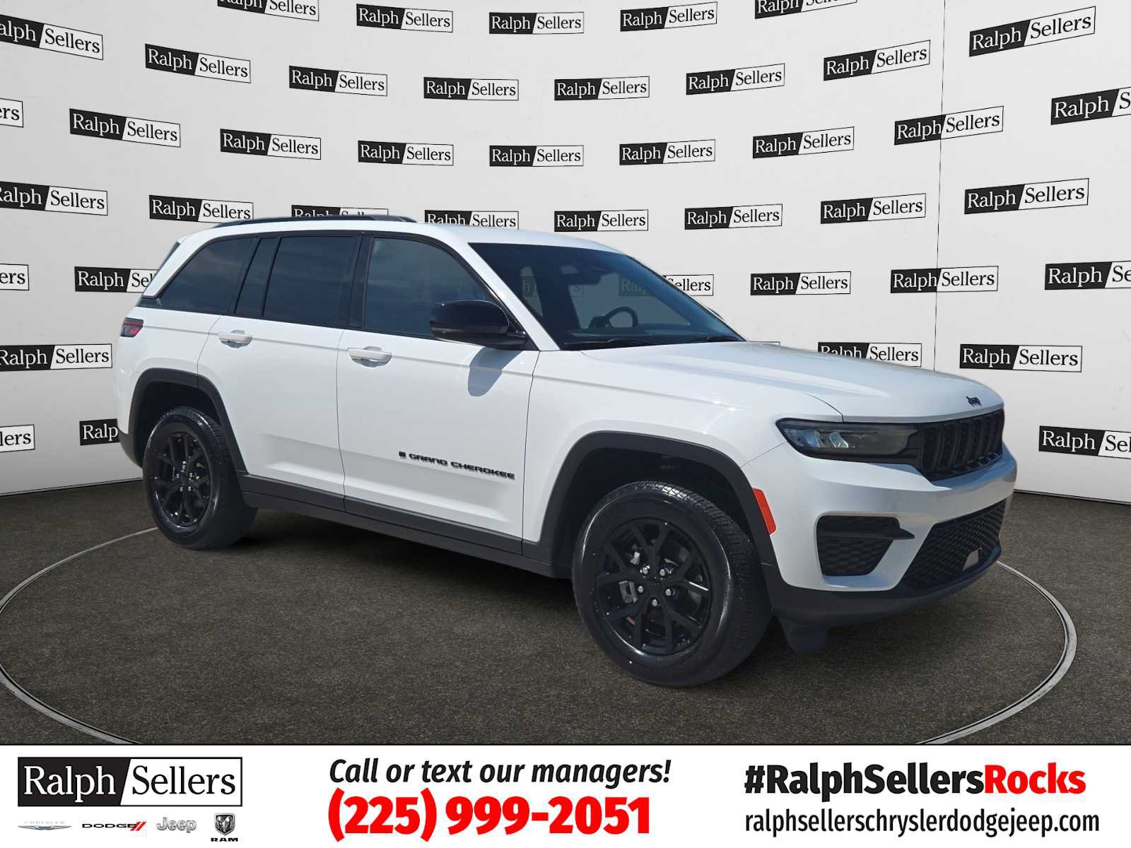 Used 2025 Jeep Grand Cherokee Altitude AWD/4WD image 1