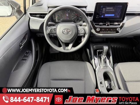 Used 2025 Toyota Corolla LE image 14