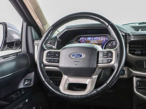 Used 2022 Ford Expedition XLT image 13