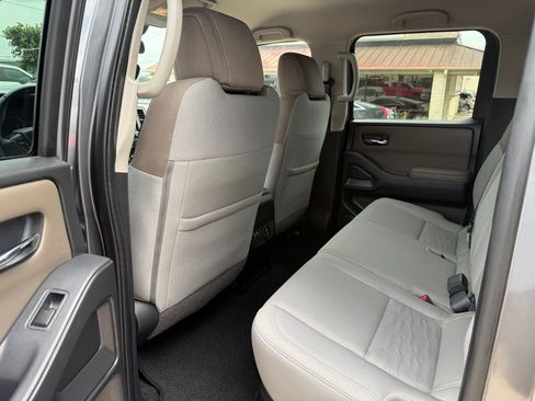 Used 2022 Nissan Frontier SV RWD image 14