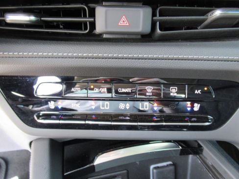 Used 2023 Buick Envision Avenir FWD image 25