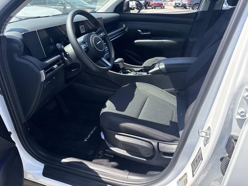 Used 2025 Hyundai Tucson SE AWD/4WD image 19