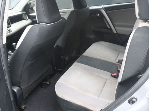 Used 2018 Toyota RAV4 XLE AWD/4WD image 18