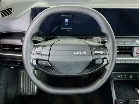 Used 2025 Kia K4 LXS image 18