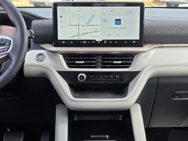 Used 2025 Ford Explorer Active w/ Active Comfort Package RWD image 9