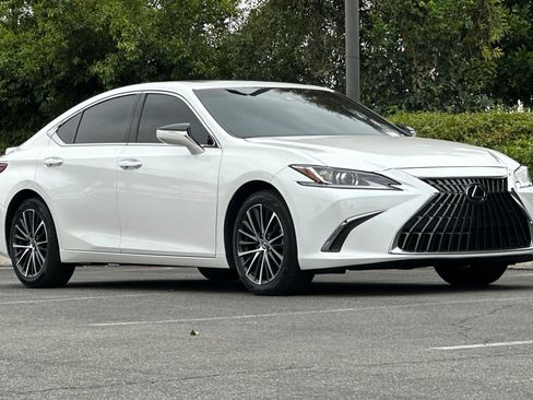 Used 2025 Lexus ES 300h w/ Premium Package FWD image 7
