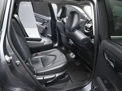 Used 2020 Toyota Highlander XLE AWD/4WD image 33