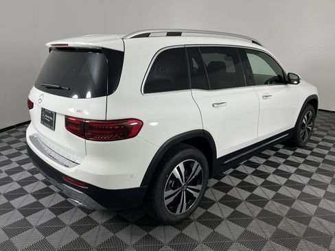 Used 2025 Mercedes-Benz GLB 250 4MATIC image 13