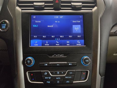 Used 2019 Ford Fusion SE image 25