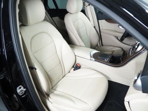 Used 2022 Mercedes-Benz GLC 300 4MATIC image 2