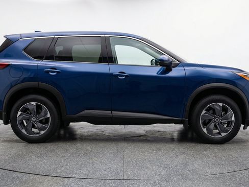 Used 2025 Nissan Rogue SV FWD image 11