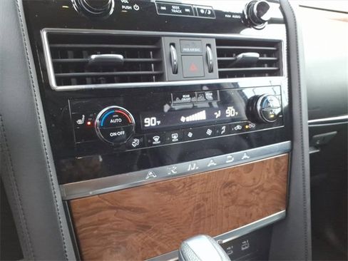 Used 2024 Nissan Armada SL w/ Captain's Chairs Package image 21